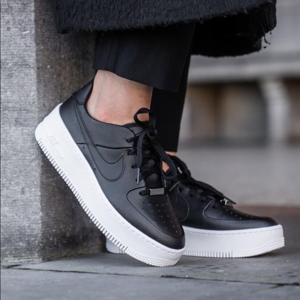 Black leather Air Force 1 Sage (platform)